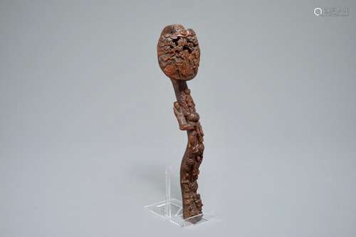 A CHINESE CARVED WOOD RUYI SCEPTER, 19/20TH C.