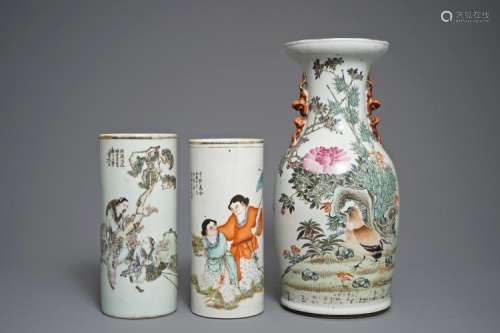 TWO CHINESE QIANJIANG CAI HAT STANDS AND A VASE, 19/20TH C.