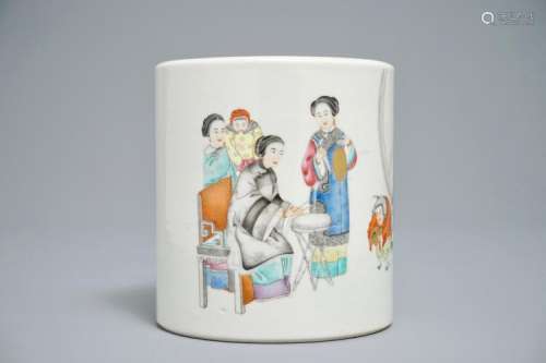A FINE CHINESE FAMILLE ROSE BRUSH POT, 19/20TH C.