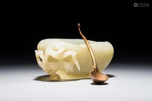A CHINESE JADE CALLIGRAPHY WATER JAR WITH SPOON, 19/20TH CENTURY