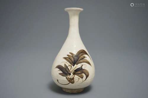 A CHINESE CIZHOU VASE WITH FLORAL DESIGN, PROB. SONG
