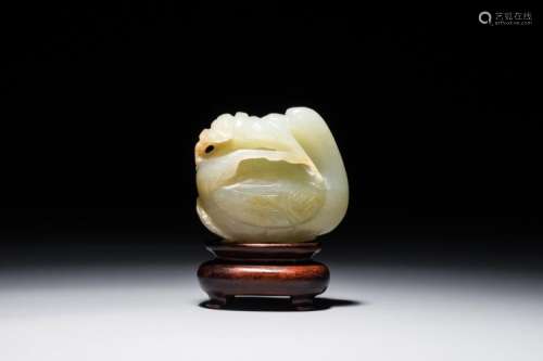 A CHINESE CARVED JADE MODEL OF A GOOSE, 19/20TH C.