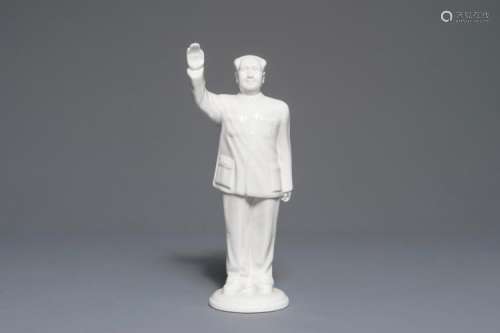 A TALL CHINESE FIGURE OF MAO ZEDONG WAIVING, 2ND HALF 20TH C.