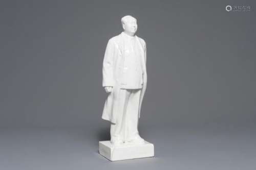 A TALL CHINESE FIGURE OF MAO ZEDONG STANDING ON A BASE, 2ND HALF 20TH C.