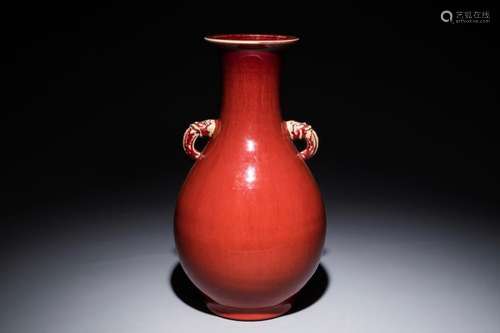 A CHINESE MONOCHROME OXBLOOD-GLAZED YUHUCHUNPING VASE, 18/19TH C.