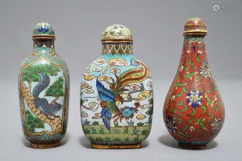 THREE CHINESE CLOISONNÉ SNUFF BOTTLES, 19/20TH C.