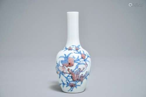 A CHINESE BLUE AND UNDERGLAZE RED 'SANDUO' VASE, KANGXI MARK, 19/20TH C.