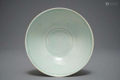 A CHINESE INCISED QINGBAI BOWL WITH UNDERGLAZE FLORAL DESIGN, SONG