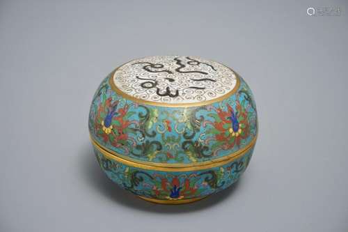 A ROUND CHINESE CLOISONNE BOX AND COVER, QIANLONG MARK, 19/20TH C.