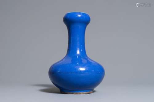 A CHINESE MONOCHROME BLUE BOTTLE VASES, 19TH C.