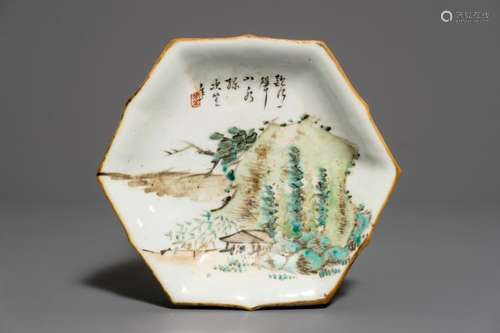 A CHINESE QIANJIANG CAI FOOTED TRAY, SIGNED CI LI, 1ST HALF 20TH C.