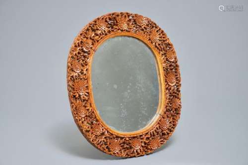 A FINELY CARVED CHINESE WOODEN MIRROR FRAME, CANTON, 19/20TH C.