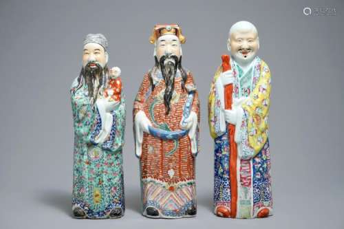 A SET OF THREE CHINESE FAMILLE ROSE FIGURES OF IMMORTALS, 19/20TH C.