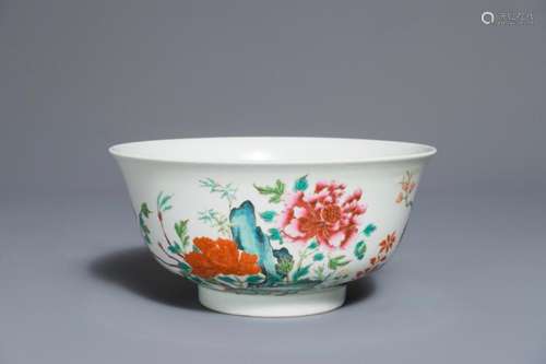 A CHINESE FAMILLE ROSE BOWL WITH FLOWERS, DAOGUANG MARK, 19/20TH C.