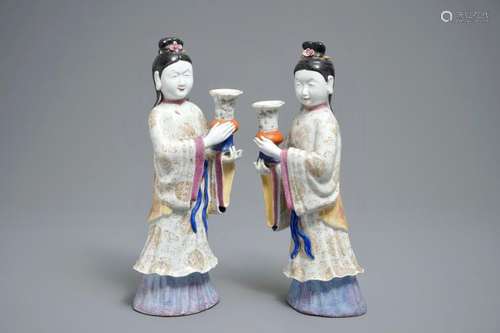 A PAIR OF CHINESE FAMILLE ROSE CANDLE HOLDERS SHAPED AS COURT LADIES, 19/20TH C.