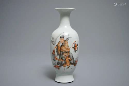 A CHINESE IRON RED AND GRISAILLE VASE WITH IMMORTALS, QIANLONG MARK, REPUBLIC, 20TH C.