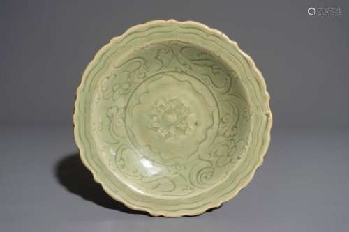 A CHINESE LONGQUAN CELADON INCISED 