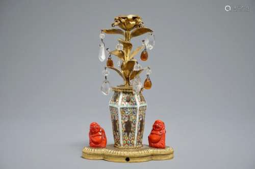 A SMALL LAMP COMPOSED OF CHINESE PORCELAIN, CORAL, ROCK CRYSTAL AND AMBER IN A FRENCH GILT BRONZE MOUNT, 19/20TH C.