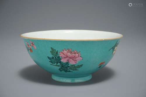 A CHINESE FAMILLE ROSE TURQUOISE-GROUND BOWL, QIANLONG MARK, 19/20TH C.