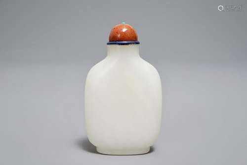 A CHINESE WHITE JADE SNUFF BOTTLE WITH GOLDSTONE STOPPER, 19/20TH C.