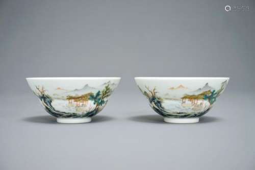 A PAIR OF CHINESE FAMILLE ROSE TEA BOWLS WITH A LANDSCAPE, QIANLONG MARK, 20TH C.