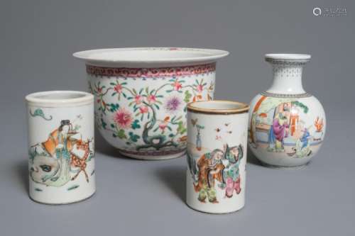 TWO CHINESE FAMILLE ROSE BRUSH POTS, A VASE AND A JARDINIÈRE, 19/20TH C.