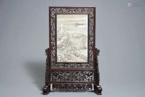 A CHINESE CARVED WOOD TABLE SCREEN WITH A PORCELAIN WINTER LANDSCAPE PLAQUE AFTER HE XUREN, 20TH C.