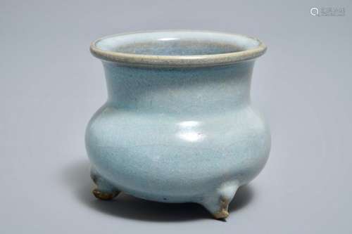 A SMALL CHINESE JUNYAO TRIPOD INCENSE BURNER, YUAN OR LATER