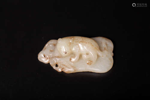Chinese 18 century white jade carved pendant
