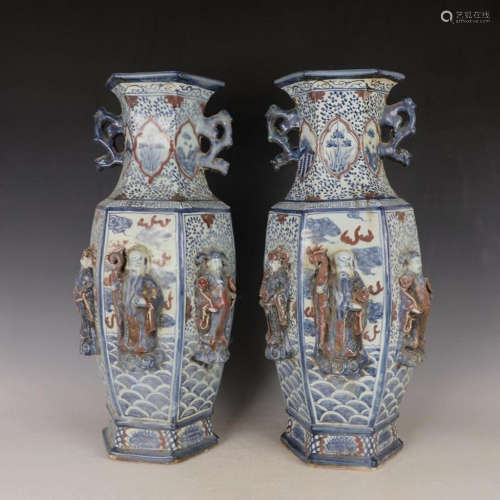 A BLUE AND WHITE UNDERGLAZED-RED VASE, MING DYNASTY（1368-1644）