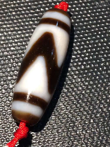 A CINNABAR TIGER TEETH PATTERN DZI BEAD