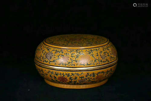 A DAQING QIANLONG NIANZHI MARK LACQUERWARE ROUND BOX