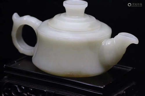 AN OLD TIBETAN HETIAN JADE SEED MATERIAL TEAPOT