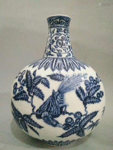 A YONG XUAN BLUE & WHITE VASE WITH BIRD FLOWER DESGIN