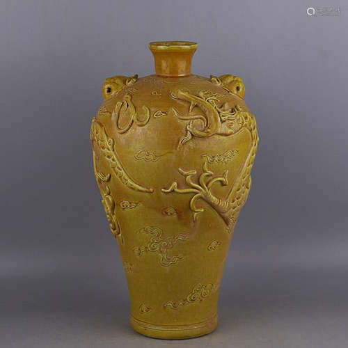 A YELLOW-GLAZED VASE WITH HONGZHI MARK