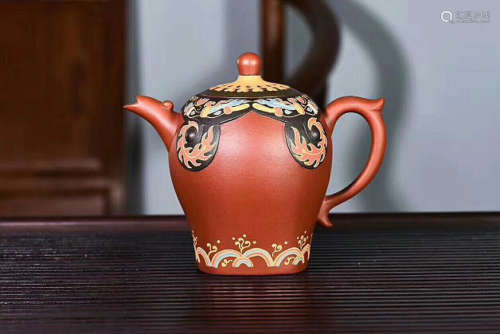 A WENCHENG POTTERY PURPLE CLAY TEAPOT