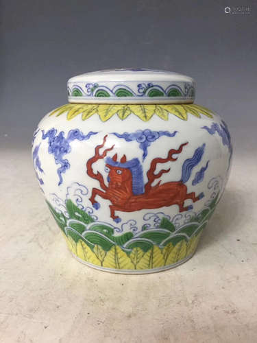 A PAIR OF XIAN HUA DYNASTY CLASHING COLOR “TIAN