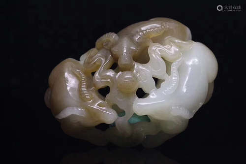 AN OLD TIBETAN HETIAN JADE SEED MATERIAL 