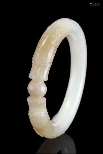 A HETIAN JADE BRACELET