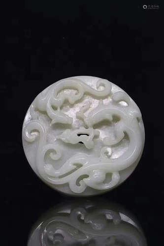 AN OLD TIBETAN HETIAN JADE SEED MATERIAL PENDANT