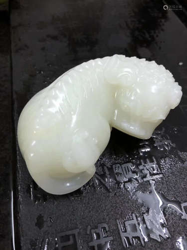 A HETIAN WHITE JADE SEED MATERIAL PAPERWEIGHT