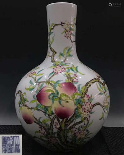 A QING QIANLONG BOTTLE VASE