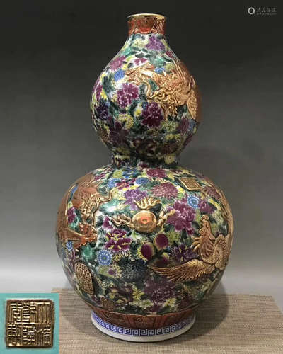 A DOUBLE-GOURD VASE WITH QIANLONG MARK