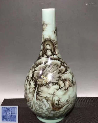 A FENQING CELADON VASE WITH QIANLONG MARK