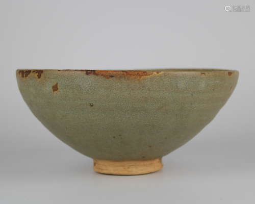 YUAN A JUN CELADON-GLAZED BOWL