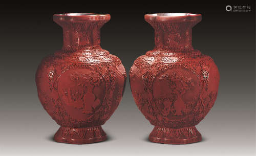 20世纪 红雕漆博古海棠花瓶 （一对）