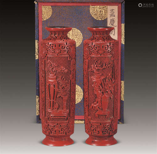 20世纪 红雕漆锦地博古筒瓶