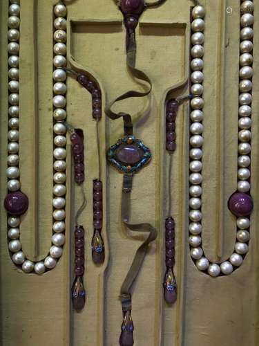 Chinese Pearl Court Necklace