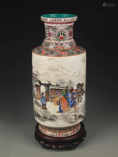 A FAMILLE ROSE STORY PATTERN PORCELAIN VASE