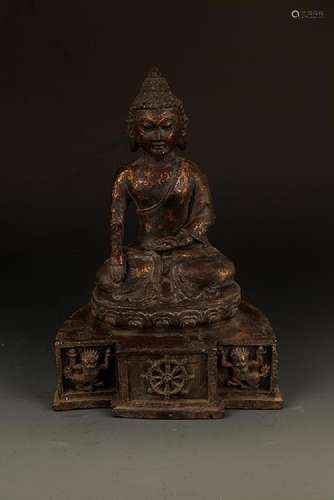 A FINELY CARVED TATHAGATA BUDDHA FIGURE